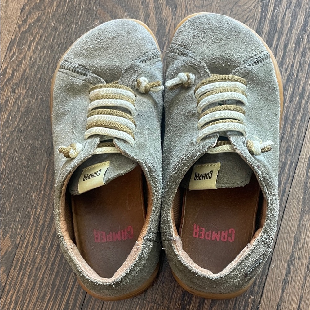 Boys green suede campers in size 28